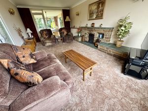 Lounge- click for photo gallery